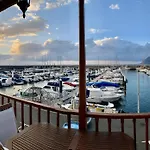 View Acantilados De Gigantes *